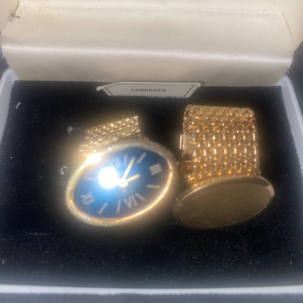 SWANK Gold Cufflinks Set - Picture 6 of 7